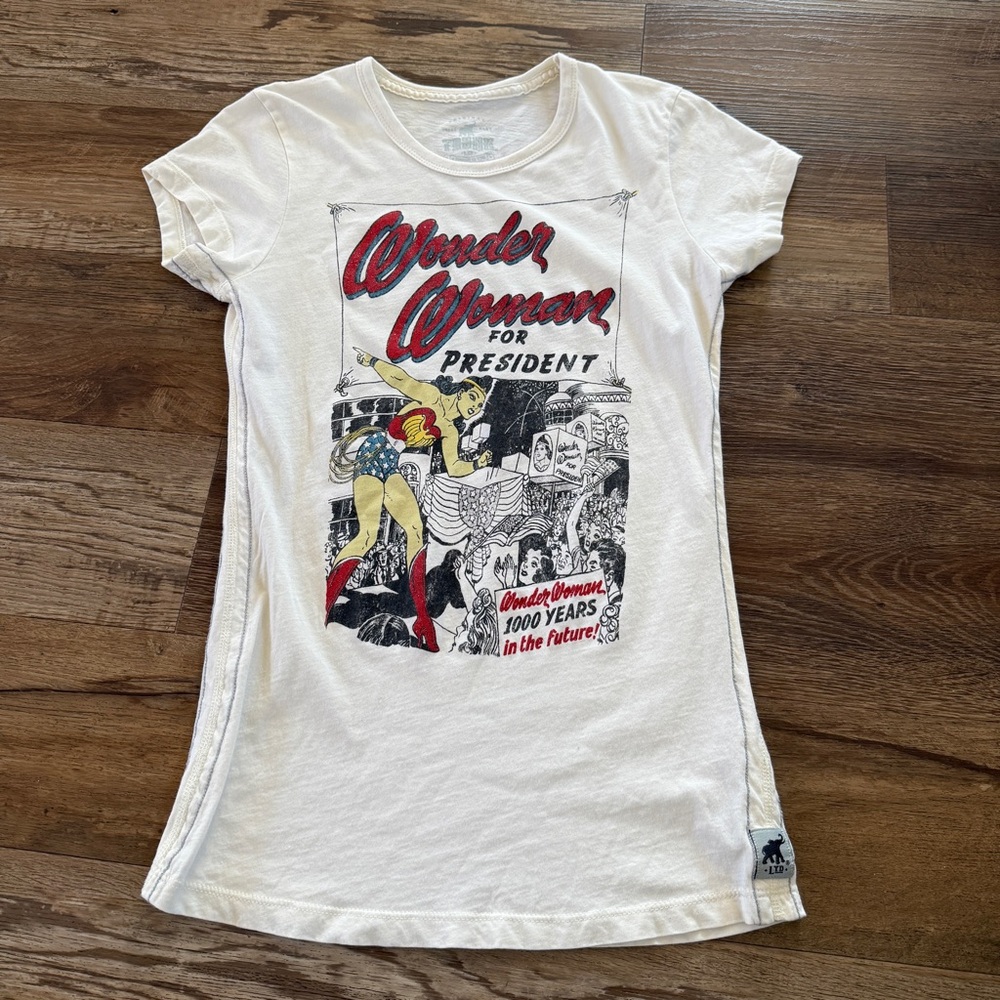 Trunk LTD Wonder Woman Graphic Tee Y2k size M